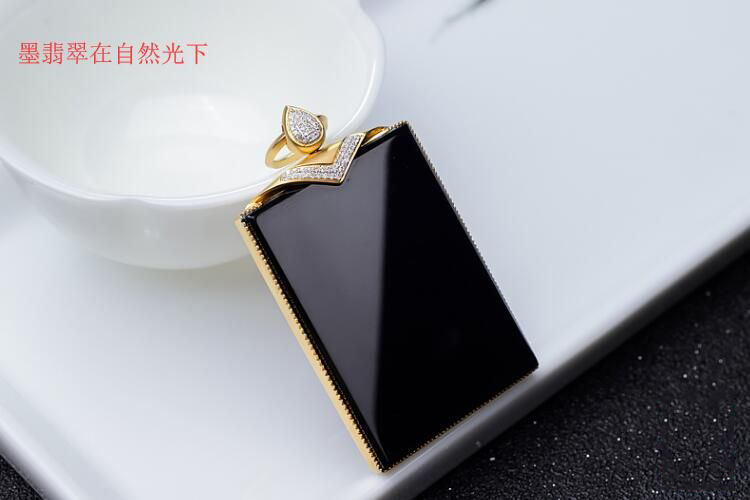墨翡翠是什(shén)麽？墨翡翠與黑(hēi)青玉的(de)區别有(yǒu)哪些？